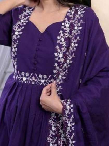 MISS CLOTHING Embroidered Sweetheart Neck Kurta Wi